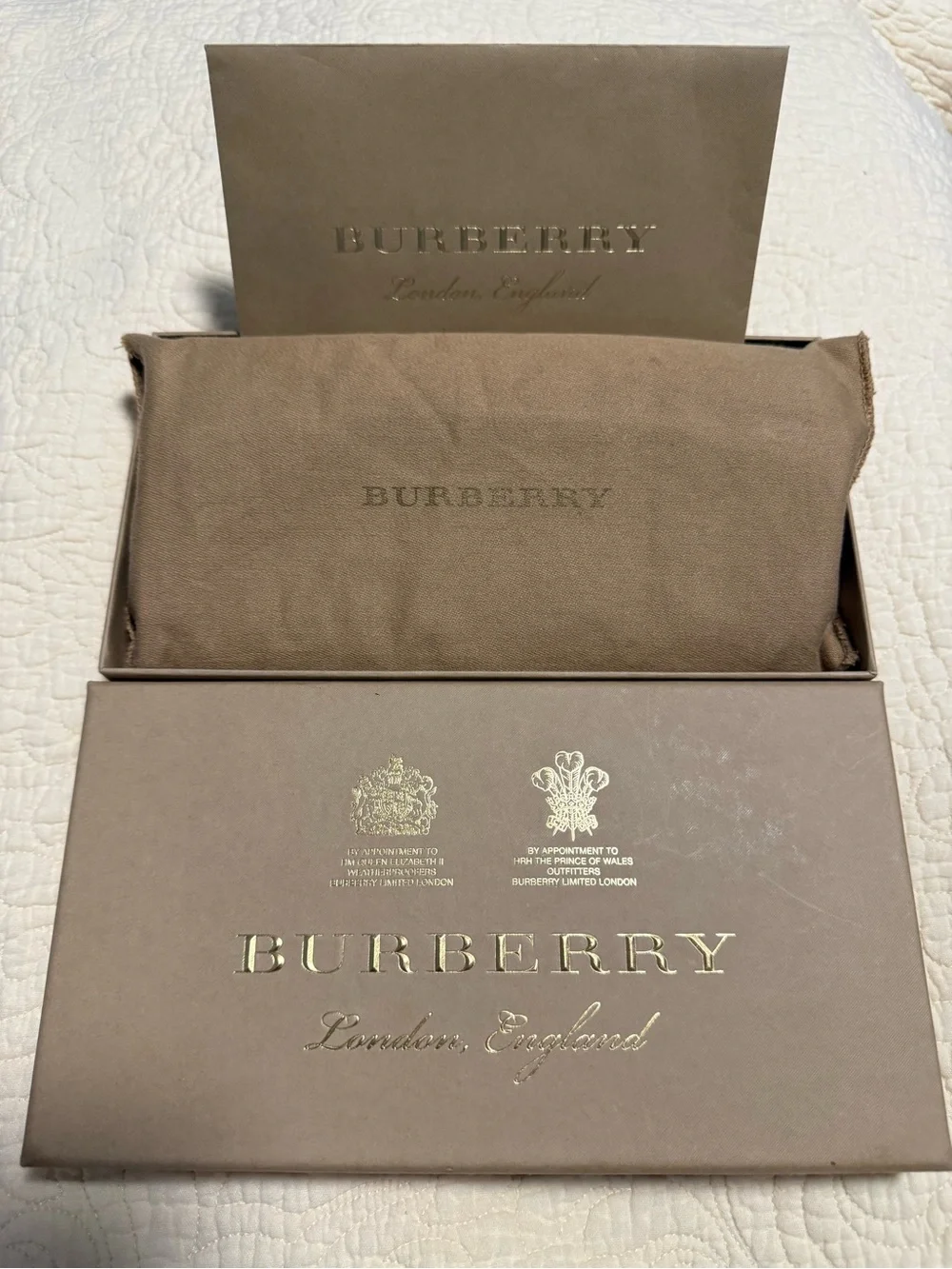Burberry iconic Leather & Beige Check Wallet! Full inclusion with COA!!